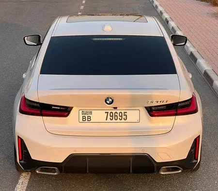 BMW 320i 2023 in Dubai — photo 4