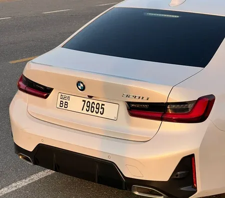BMW 320i 2023 in Dubai — photo 6