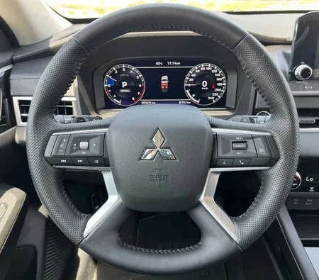 Mitsubishi Outlander 2024 in Abu Dhabi — photo 3