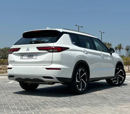 Mitsubishi Outlander 2024 in Abu Dhabi — photo 7