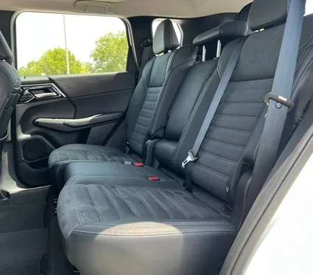 Mitsubishi Outlander 2024 in Abu Dhabi — photo 10