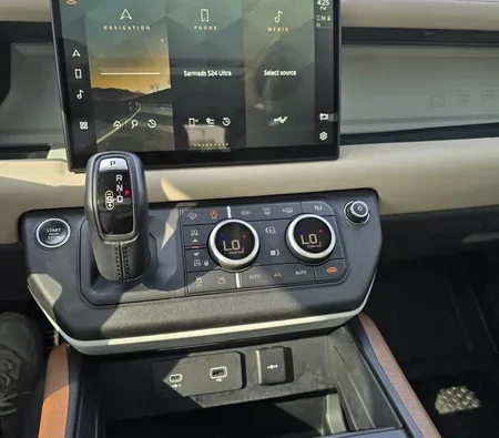 Land Rover Defender V6 2022 in Dubai — photo 6