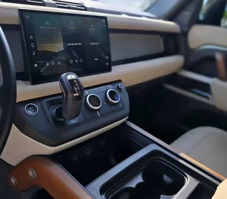 Land Rover Defender V6 2022 in Dubai — photo 9