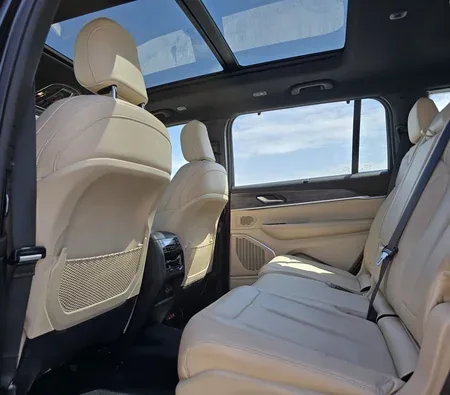 Jeep Grand Cherokee 2024 in Dubai — photo 7