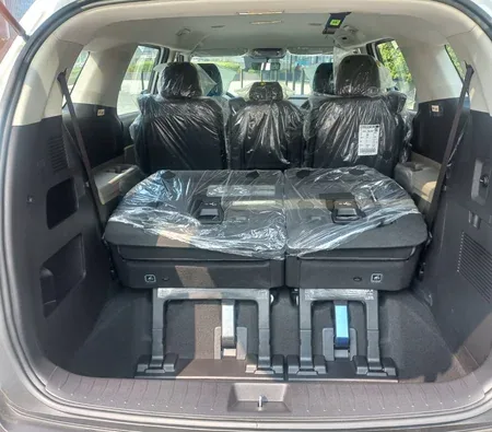 Kia Carnival 2025 in Dubai — photo 4