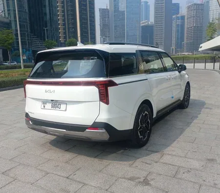 Kia Carnival 2025 in Dubai — photo 5