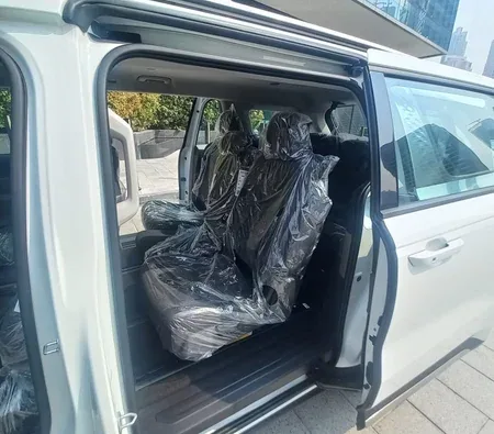 Kia Carnival 2025 in Dubai — photo 7