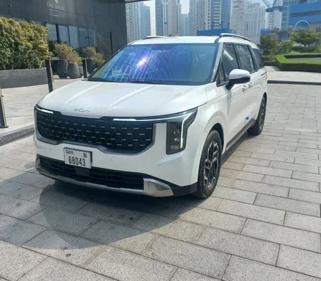 Kia Carnival 2025 in Dubai — photo 8