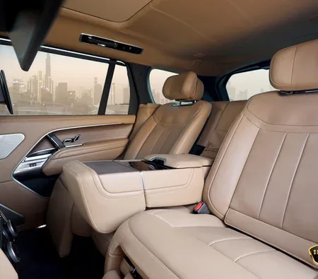 Land Rover Range Rover Vogue Autobiography Long 2023 in Ras Al Khaimah — photo 4