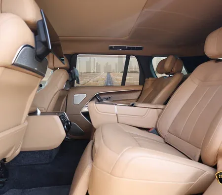 Land Rover Range Rover Vogue Autobiography Long 2023 in Ras Al Khaimah — photo 5