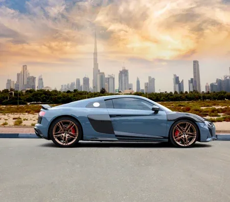 Audi R8 Coupe V10 2022 in Abu Dhabi — photo 2