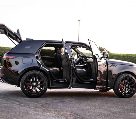 Land Rover Range Rover Sport HSE V6 2024 in Dubai — photo 7