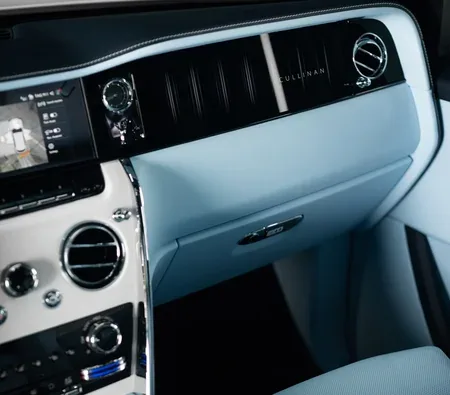 Rolls-Royce Cullinan Silver Badge 2025 in Dubai — photo 10
