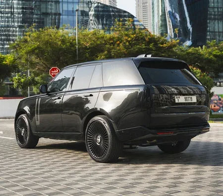 Land Rover Range Rover Vogue Autobiography V6 2024 in Dubai — photo 5