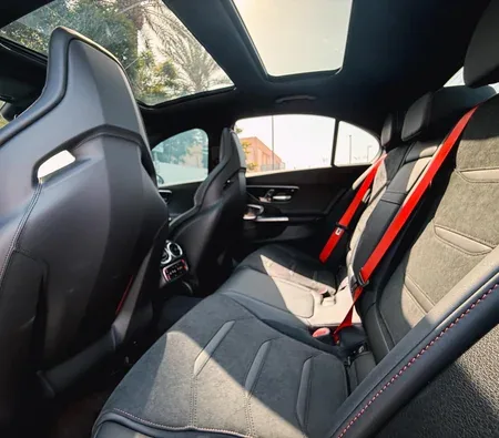 Mercedes-Benz AMG C43 2024 — аренда в Дубае — фото 6