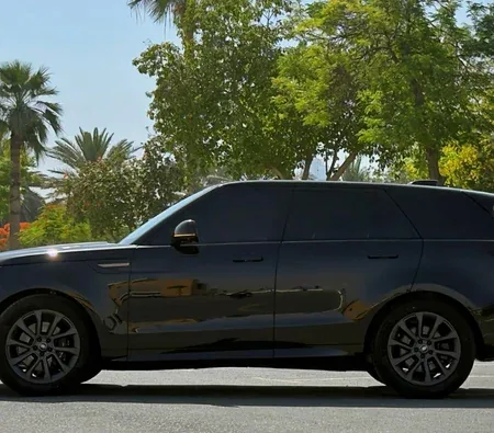 Land Rover Range Rover Sport 2023 in Dubai — photo 2