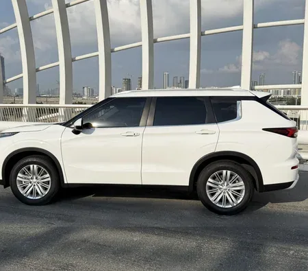 Mitsubishi Outlander 2025 in Dubai — photo 3