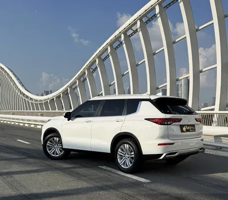 Mitsubishi Outlander 2025 in Dubai — photo 7