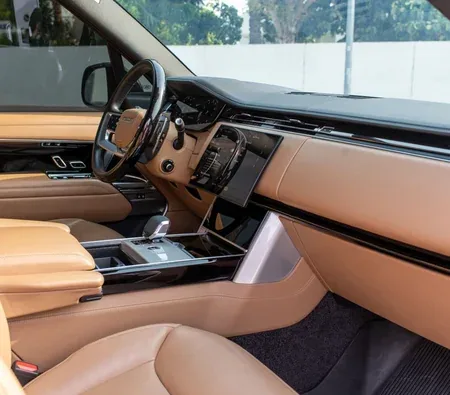 Land Rover Range Rover Vogue V8 2023 in Dubai — photo 2