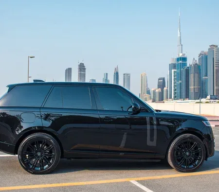 Land Rover Range Rover Vogue V8 2023 in Dubai — photo 5