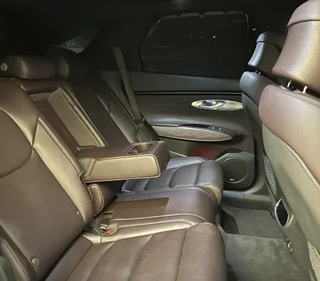 Genesis GV70 2022 in Dubai — photo 7