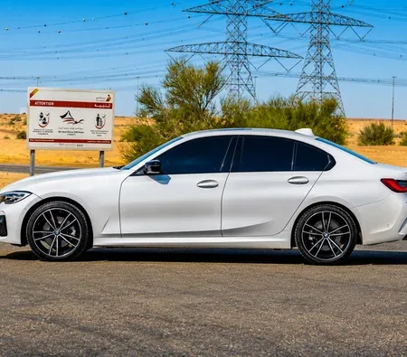BMW 330i 2021 in Dubai — photo 5