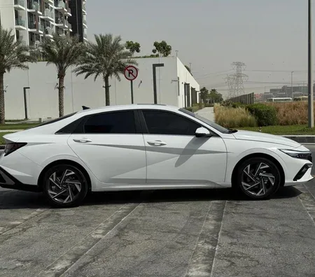 Hyundai Elantra 2025 in Dubai — photo 4