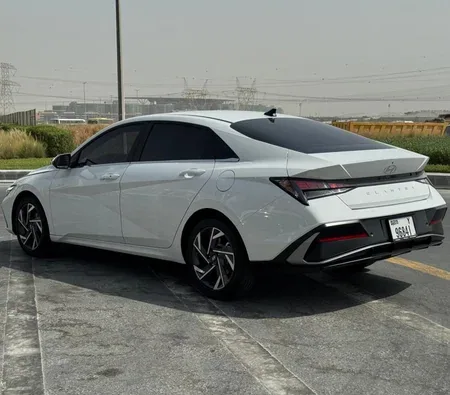 Hyundai Elantra 2025 in Dubai — photo 8