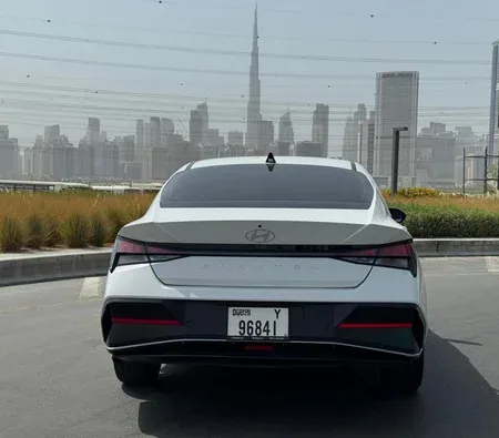 Hyundai Elantra 2025 in Dubai — photo 9