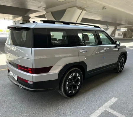 Hyundai Santa Fe 2025 in Dubai — photo 3