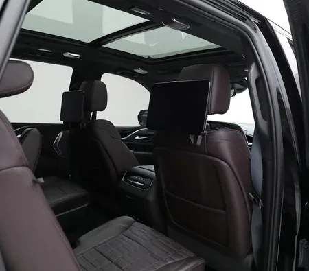 Cadillac Escalade 2023 in Dubai — photo 8