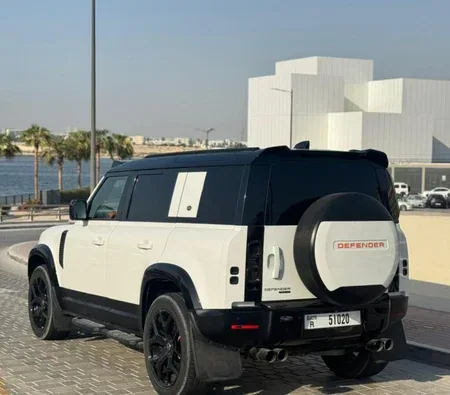 Land Rover Defender 2021 — аренда в Дубае — фото 5
