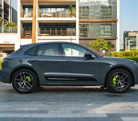 Porsche Macan 2024 in Dubai — photo 3