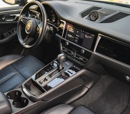 Porsche Macan 2024 in Dubai — photo 4