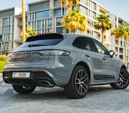 Porsche Macan 2024 in Dubai — photo 5