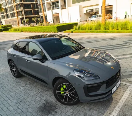 Porsche Macan 2024 in Dubai — photo 7