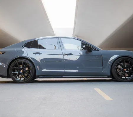 Porsche Panamera 4S E-Hybrid 2025 in Dubai — photo 4