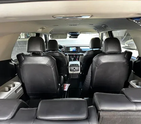 Kia Carnival 2024 in Dubai — photo 4
