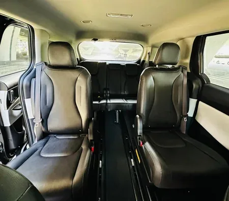 Kia Carnival 2024 in Dubai — photo 7