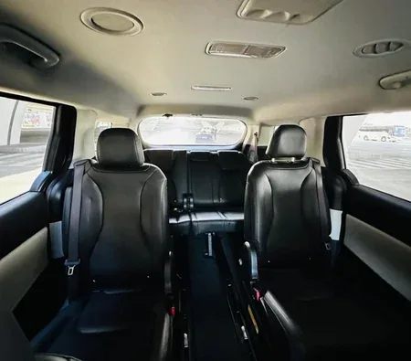 Kia Carnival 2024 in Dubai — photo 8