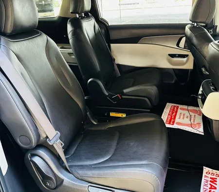 Kia Carnival 2024 in Dubai — photo 9