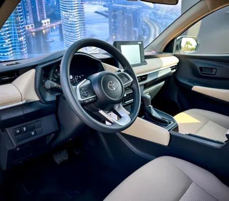 Toyota Yaris 2024 — аренда в Аджмане — фото 3