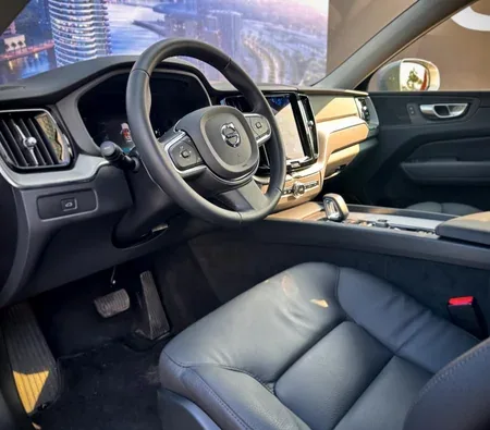 Volvo XC60 2023 in Sharjah — photo 3