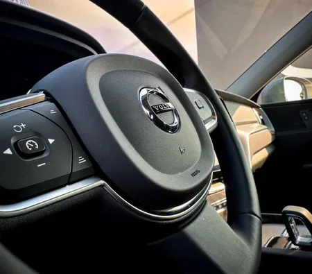 Volvo XC60 2023 in Sharjah — photo 9