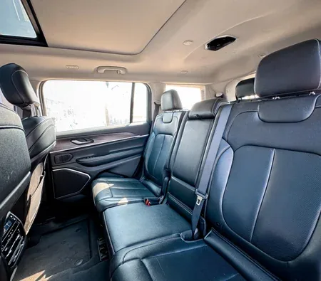 Jeep Grand Cherokee 2023 in Sharjah — photo 4