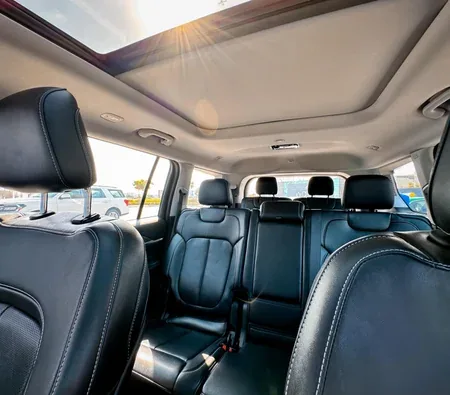 Jeep Grand Cherokee 2023 in Sharjah — photo 10