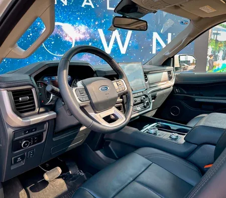 Ford Expedition 2023 in Sharjah — photo 3