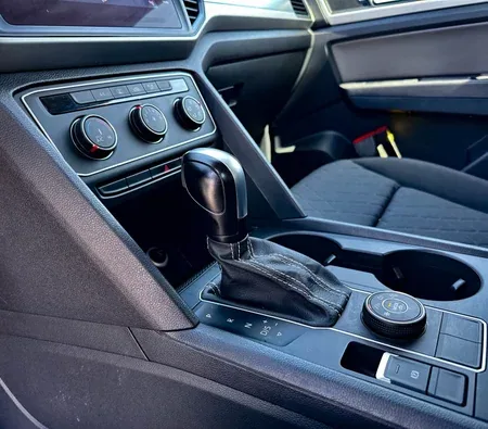 Volkswagen Teramont 2022 in Sharjah — photo 8