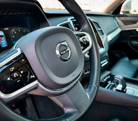Volvo XC90 2023 in Sharjah — photo 3