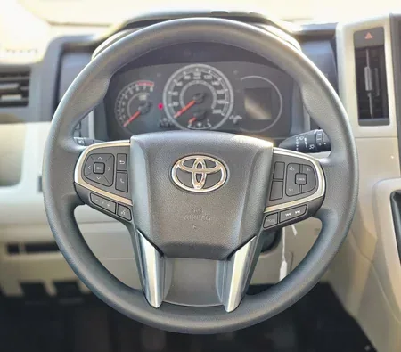 Toyota Hiace 13 Seater Bus 3.5L 2026 in Dubai — photo 7